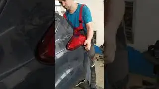 Показываю как легко отстегнуть скрытый крепёж фонаря на форд фокус.