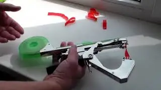 Тапенер-  устройство для подвязки побегов.