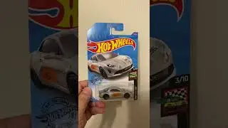 Моя первая машинка Hot Wheels 