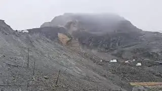 Mineros salieron corriendo! Se salvan de morir tras derrumbe de cerro en mina La Rinconada.