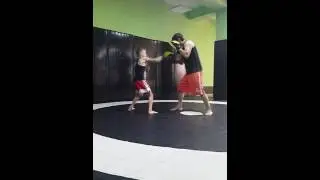 Ахмед Магомедов . Работа на лапах.
