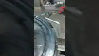 как выкрутить сломанные болты колеса на примере рено дастер.