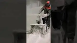 Москву засыпает снегом 