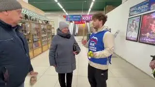Молодежные активисты поздравляют женщин с 8 Марта