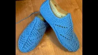 Footprints knitted with two needles. Seamless.