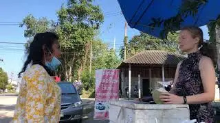 New Russian seller in Pattaya don’t know how to open coconut
