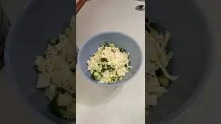 Крабовый салат с кукурузой, огурцами и яйцом #домашняяеда #готовимдома #салат #изкрабовыхпалочек