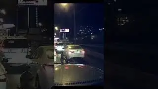 В какую сторону наклонял телефон?