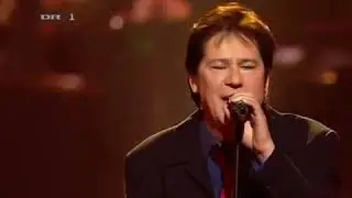 Shakin' Stevens - live hits medley plus "Merry Christmas Everyone" (2010 DR's JuleShow)