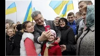 В школах Украины заставляют детей любить Порошенко
