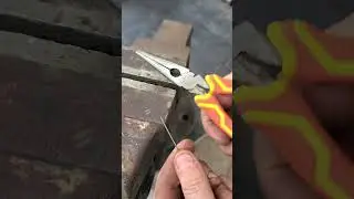FEW PEOPLE KNOW THIS TRICK WITH PLIERS! Pocos personas saben este truco con alicates! #shorts