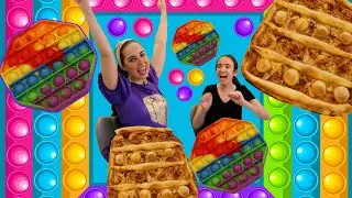 פופיט פיצה 🍕 נופיקי מכינה פיצת פופיט בצורת מתנה + פספוסים 🍕🎁 נופיקי 🎁 Pizza pop it 🎁 dyi