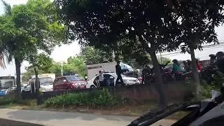 Masuk jalur busway motor puter balik di hadang mobil patroli dishub.