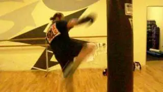 Ronin Boushnak heavybag warming up kicks