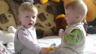 Докричаться до брата  Близнецы разговаривают