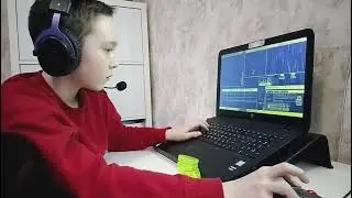 Начал изучать Python самостоятельно. Программирую 😏