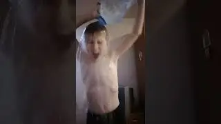 обливаю себя водой часть 6
