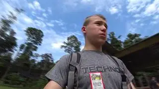 На меня напала змея в джунглях