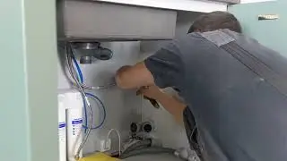 We assemble and install the correct direct-flow siphon on the sink.