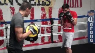 Leo Santa Cruz SPEED & POWER CRACKING MITT WORKOUT! vs Carl Frampton