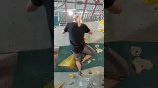 Bouldering in Oslo first ever proper topout (Graphic imagery) (6A+)