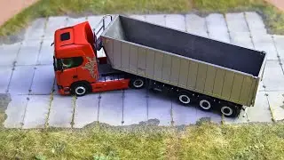 Kempf semi-trailer with tilting drive with optical endstops | Herpa | RC 1:87