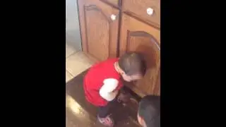 Bébé drôle