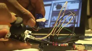 Control a Servomotor  with a Joystick using Arduino