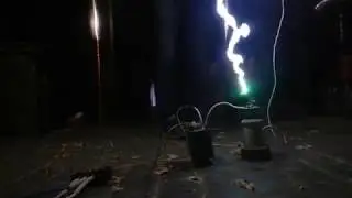 Дуга с компактного трансформатора на 400 гц