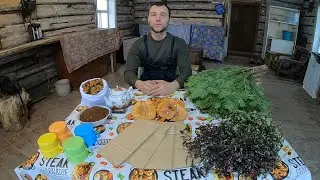 Дикоросы, грибы, веники, травы, ягоды и многое другое, что может дать природа.
