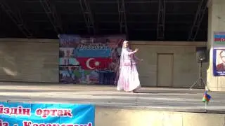 Азербайджанский танец со стаканчиками в исполнении Эюбовой Гульетар