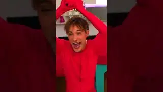 Dani e Robbi sconfiggono gli alieni sulle astronavi nel tuo colore con i nostri amici! 