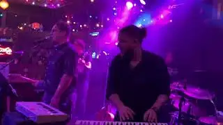 Raul Enrique with Slippery People - Making Flippy Floppy