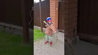 Сделали сами лук и стрелы, Федя очень просил!) 