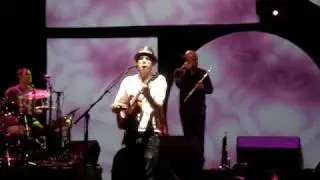Jason Mraz in San Diego singing Mary Jane Live