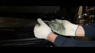 Установка упора капота на Lada XRay 1