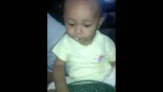 Sheila belajar makan