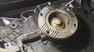 Replacing the gearbox tailstock seal