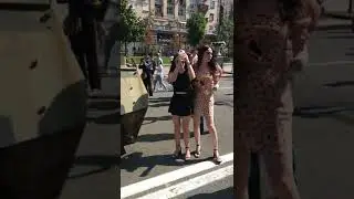 Файні дівчата на Хрещатику!