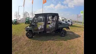 Der John Deere Gator XUV855M S4 in der wetterfesten Ausstattung