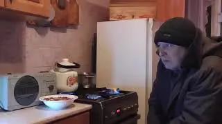 Геннадий Горин чиллит на кухне под Joji - YEAH RIGHT