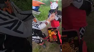 SUR-RON X. ЧУТЬ НЕ СБИЛИ ЗАЙЦА. #shorts #животные #заяц #surron  #moto #питбайк #enduro
