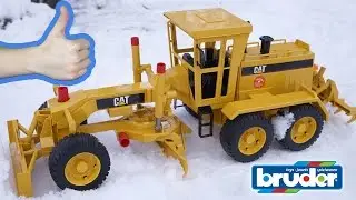 Изучаем грейдер 🚜 Проверяем, как он работает в песке и снегу