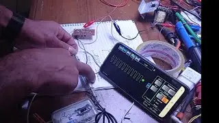 كيفيت عمل مذبذب او اوسليتر بسيط بستخدام ترانسسترات من نوعoscilloscope  PNP +
