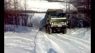 С разгону на скользкий подьем. Зимник Якутия \ Ice Road Siberia