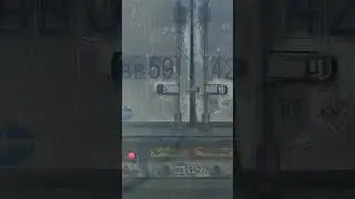 Бело-синий-белый флаг на  грузовике в Москве