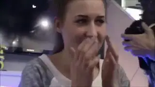 Girl screaming in terror! This hysteria!) Brain blow!) Virtual reality-Vyzhigatel brains)