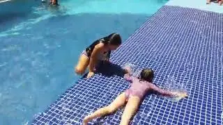 Dia na piscina