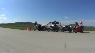 Drag Race - Yamaha R6 (Novis) vs. BMW K1300R (Spike) - K1300R wins