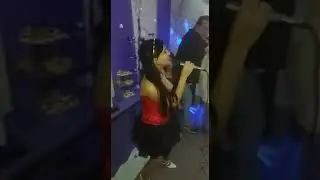 Cantando tema de Adrián barilari en mis 15